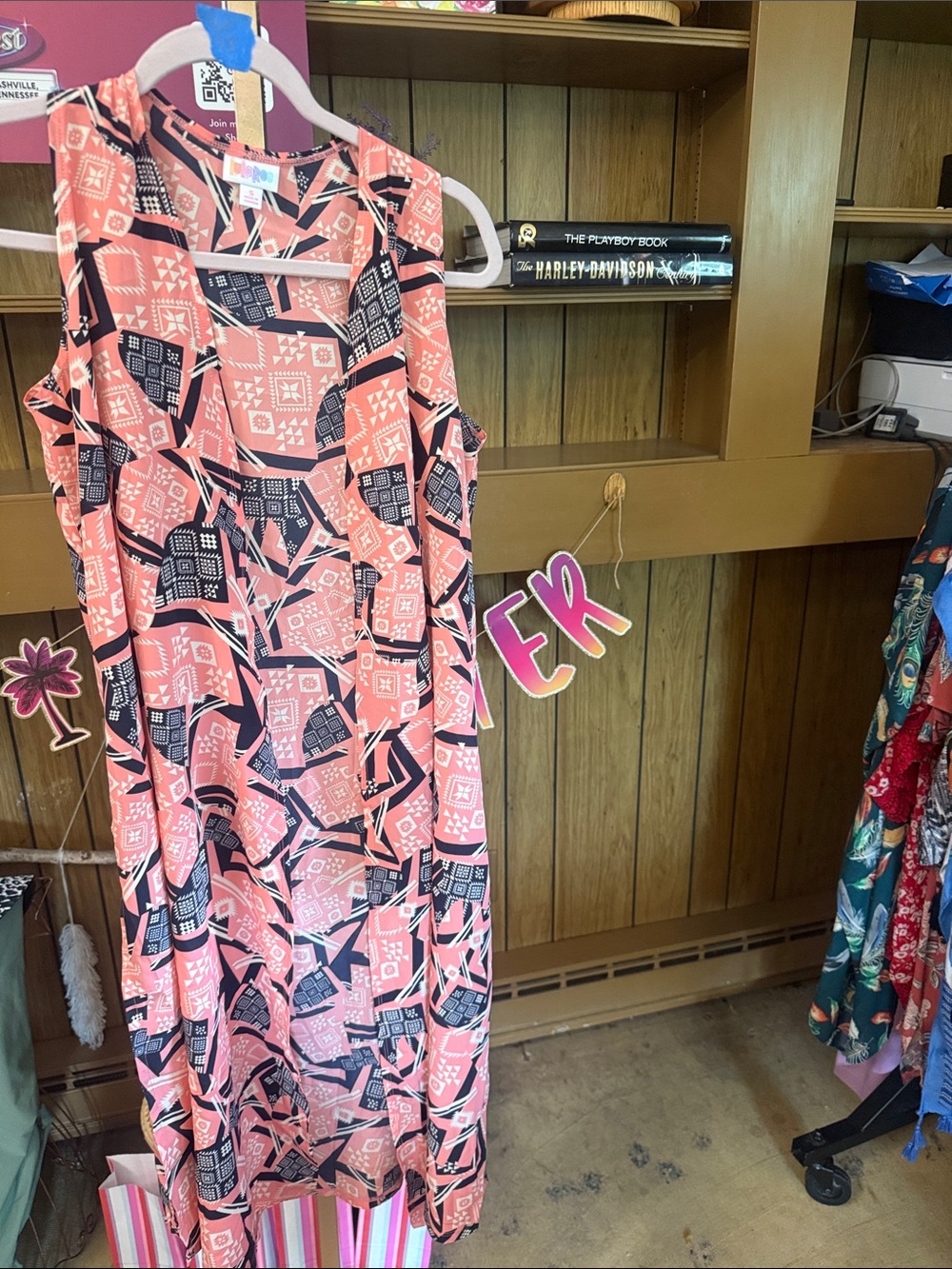 LuLaRoe Coral and Black Geometric Sleeveless Kimono Vest